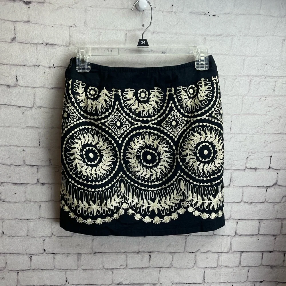 Yoana Baraschi size 2 black skirt with cream embroidered design